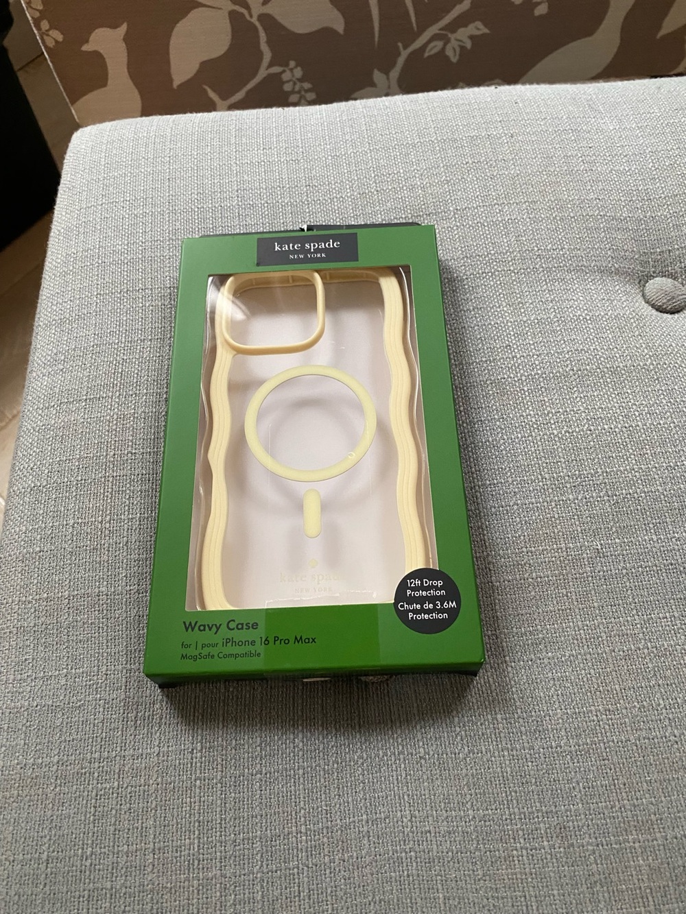 NIB Kate Spade Wavy Yellow iPhone Case 16 Pro Max